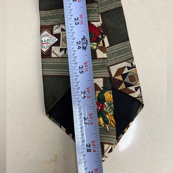 TABASCO 100% Silk Pepper Sauce Necktie / Tie | Regular/Standard Length - Picture 14 of 16